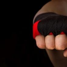 Cum să înfășori corect bandajele de box în jurul mâinilor tale?